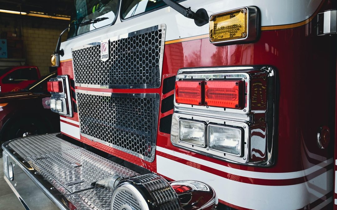 Dinas Damkar Barito Utara Bantu Tabrakan Kendaraan Di Pasar